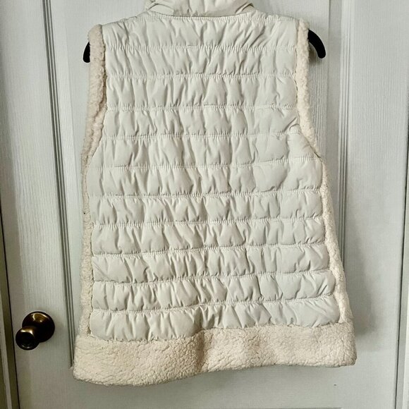 Workshop Republic Clothing White Puffer Full-Zip Vest with Sherpa Accents - Picture 9 of 9